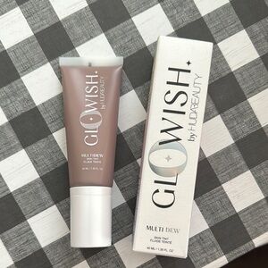HUDA BEAUTY Deep GloWish Multi Dew Skin Tint